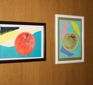 臨床美術「りんごの量感画」