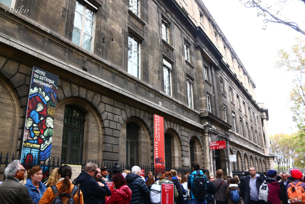 サント・シャペル教会（Sainte-Chapelle）に並ぶ長蛇の列